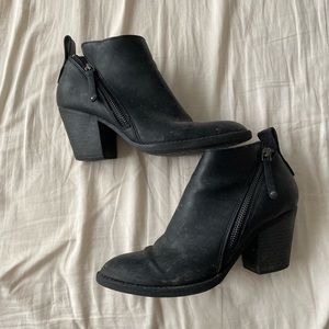 Black size 7 booties